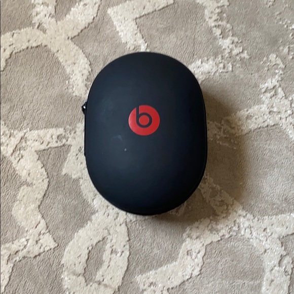 BEATS CASE - Picture 1 of 6